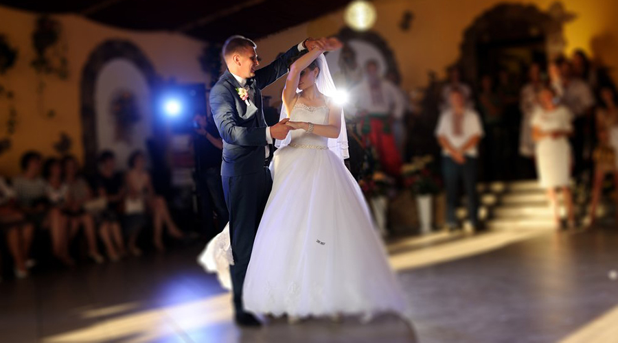 Top Wedding Dance Wardrobe Tips You Need to Know